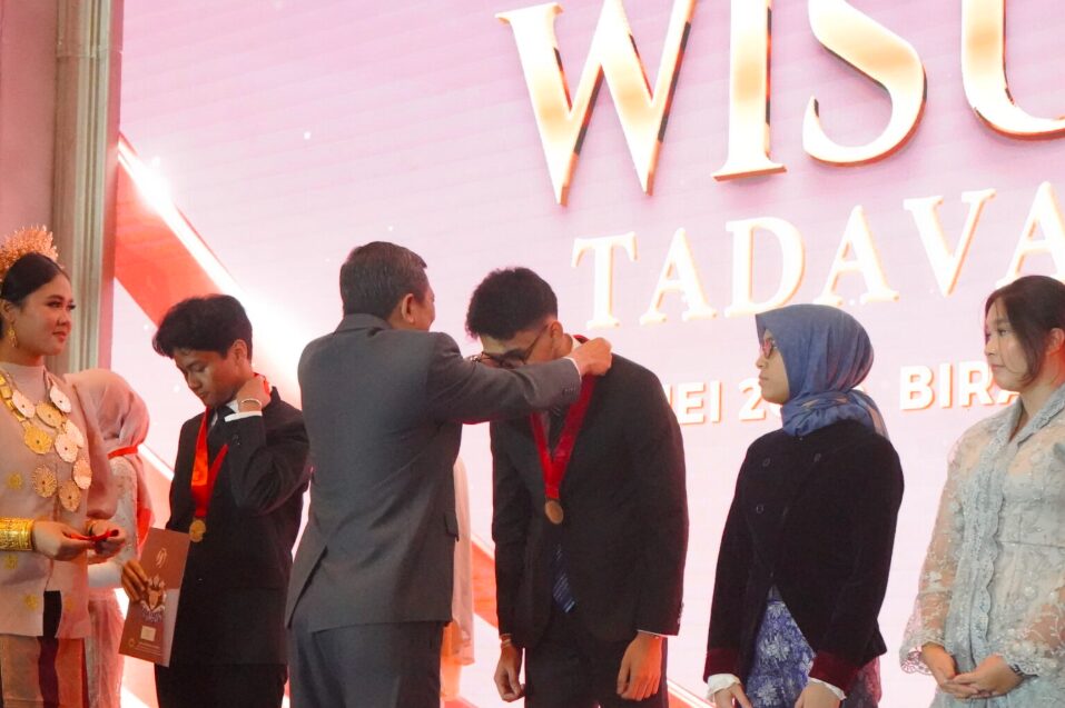 Wisuda SMA Labschool