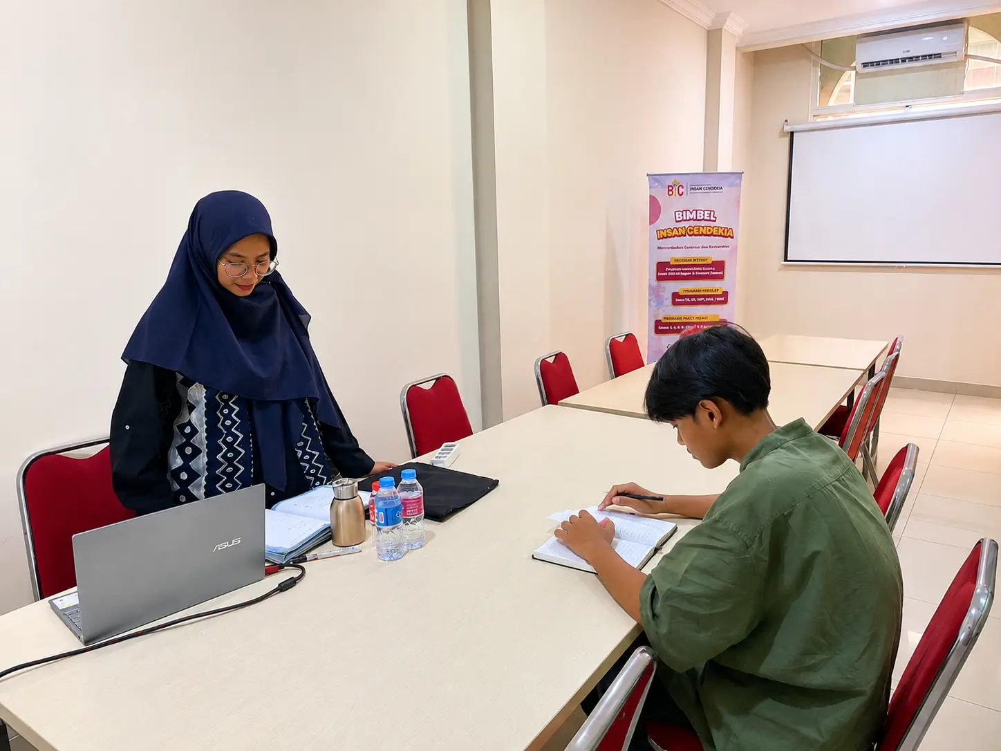 Tentang Bimbel Insan Cendekia, Bimbel privat SD SMP SMA, Les privat datang ke rumah, Bimbel karakter dan akademik, Bimbel dengan legalitas resmi, Guru les privat profesional, Konsultasi bimbel gratis, Bimbel Insan Cendekia – Les Privat SD/SMP/SMA Jakarta, Bimbel Insan Cendekia – Les Privat SD/SMP/SMA Jakarta - Tentang Kami